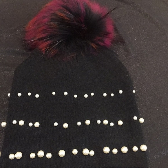 Pompom hats - Picture 5 of 8